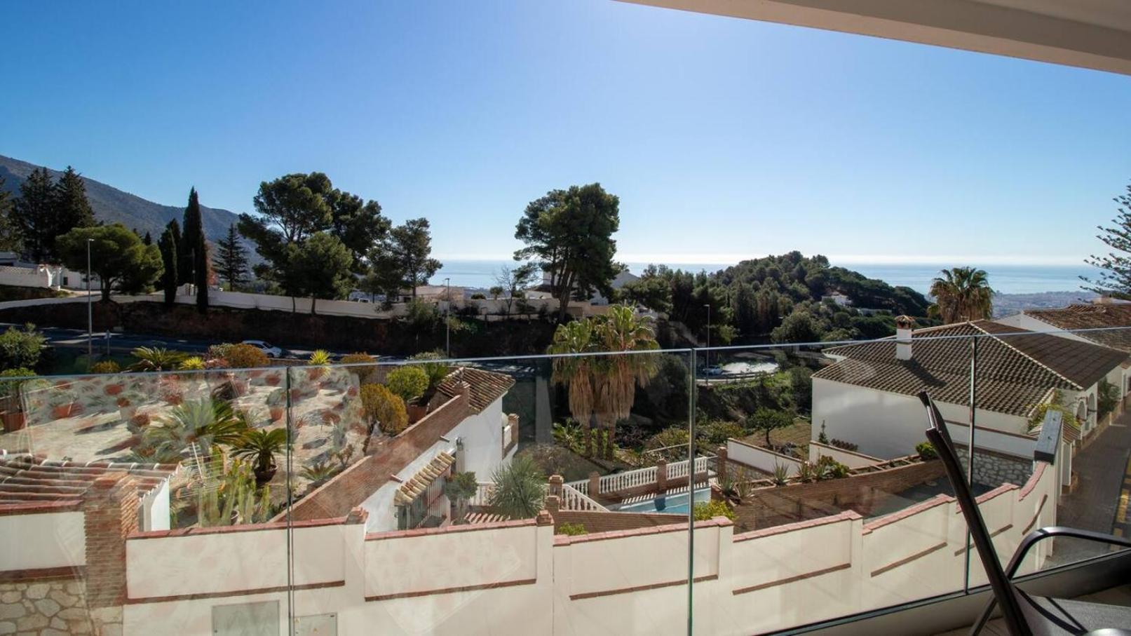 Stylish & Panoramic Views *